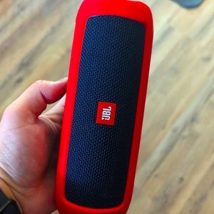 Jbl flip 5 portable blue tooth speaker with case